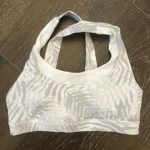 Lululemon sports bra with pocket, size 6